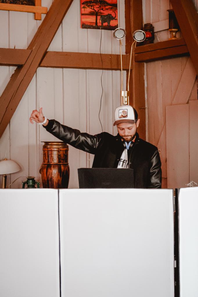 Vocal-DJ MC LEV.BRAV